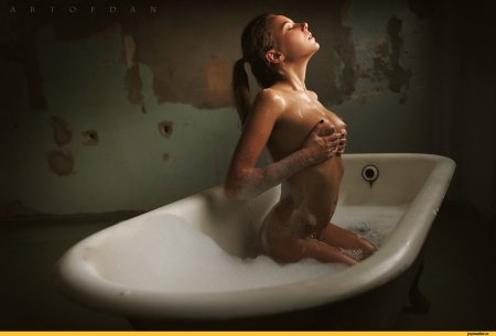 Фотосессия в стиле ню в ванной