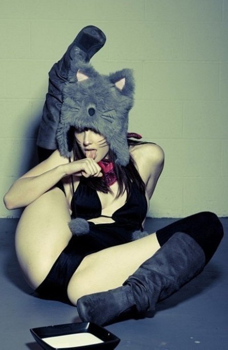 Девушка в кошачьих ушках