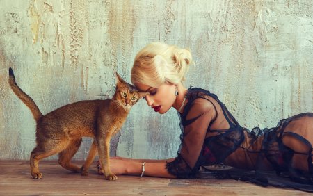 Девушка кошка
