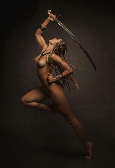 Девушки воительницы ню