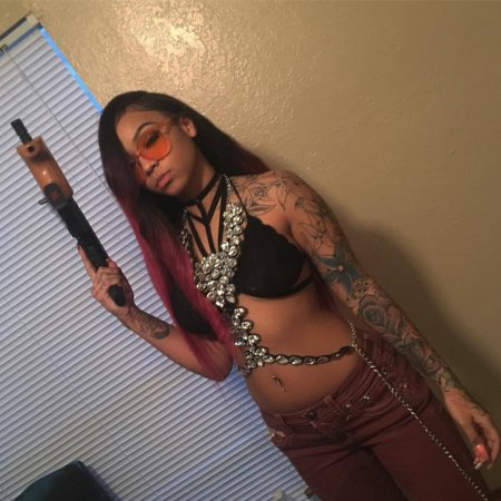 Үлкен мүшесі бар секс ұлы анасын тыныштандырды