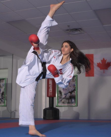 Девушки каратистки