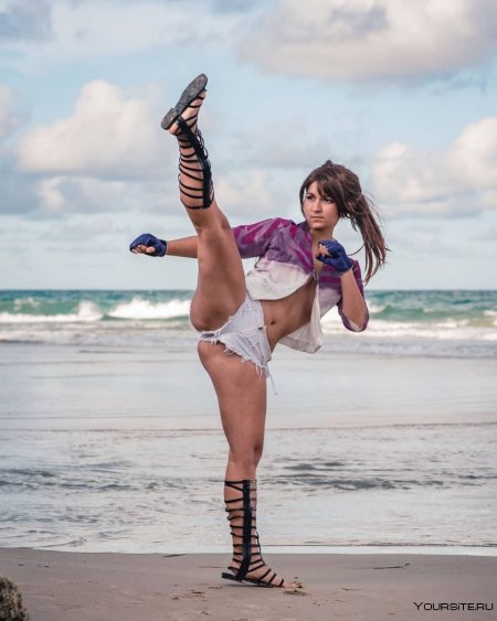 Хлоя Брюс каратистка