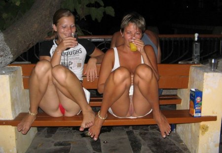 Случайные голые женщины