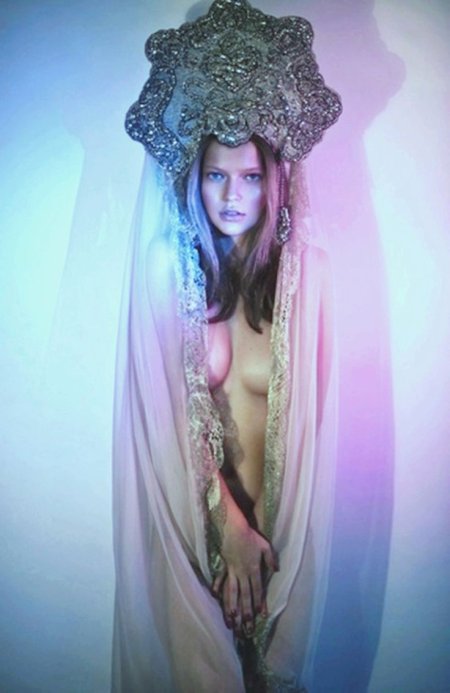 Голые красавицы в кокошниках