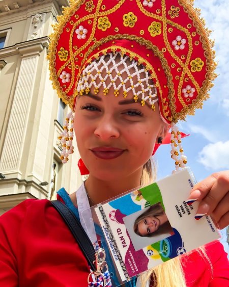 Девушка в кокошнике