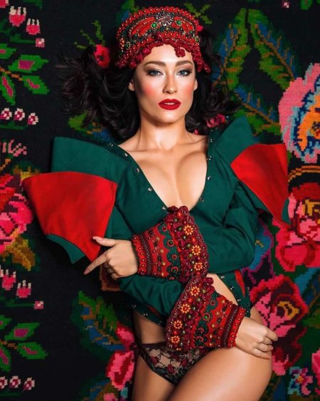 Группа фабрика в кокошниках Максим