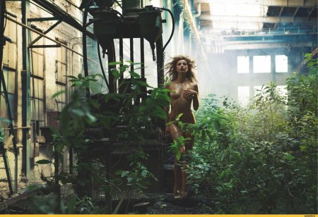 Эротическая фотосессия на заводе