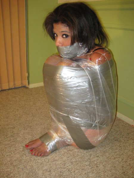 Мумификация пленкой бдсм