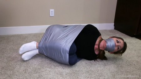 Связанный скотчем человек