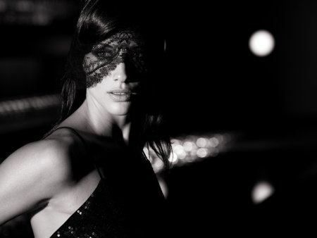 Женщина в чëрноц млнашке