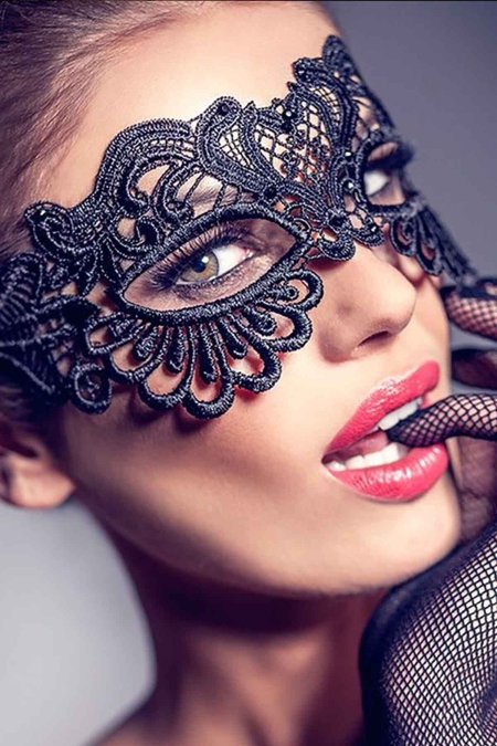 Ажурная маска для лица