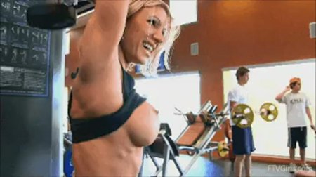 Голые женщины в тренажерном зале