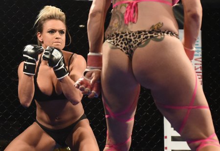 Элизабет Филлипс UFC грудь