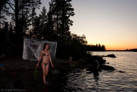 Голышом в озере Карелия