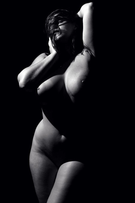 Мишель Мендес плюс сайз ню