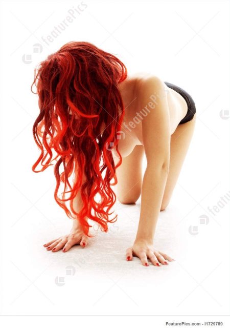 Рыжие девушки ню сзади