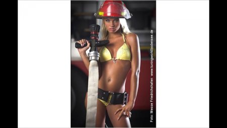 Девушки в пожарной форме