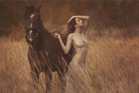 Фотосессия с лошадьми в стиле ню