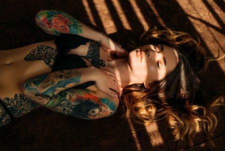 Красивые татуированные девушки