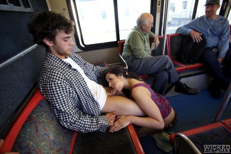 Голые в общественном транспорте