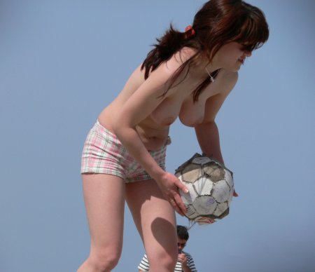 Топлесс пляж волейбол