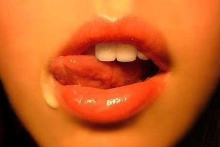 Губы девушки