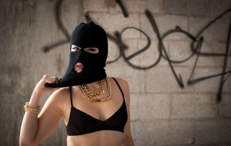 Девушка в Балаклаве