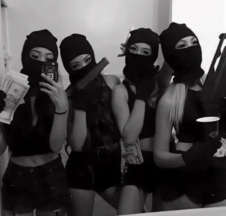 Бандитка в маске