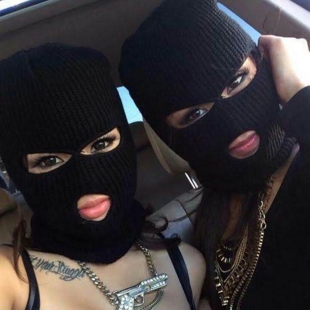 Две девушки в Балаклаве