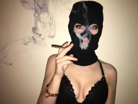 Девушка в Балаклаве