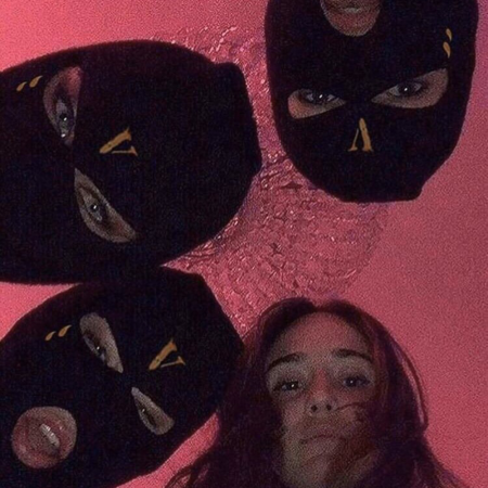 Соъры девушки в Балаклаве