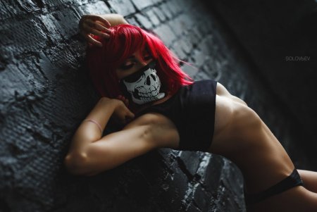 Агрессивная девушка