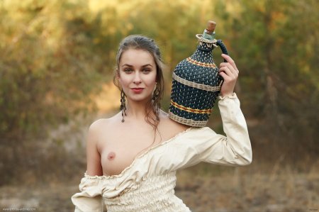 Девушка с кувшином эротическая фотосессия