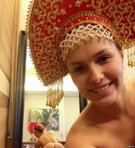 Голые красавицы в кокошниках