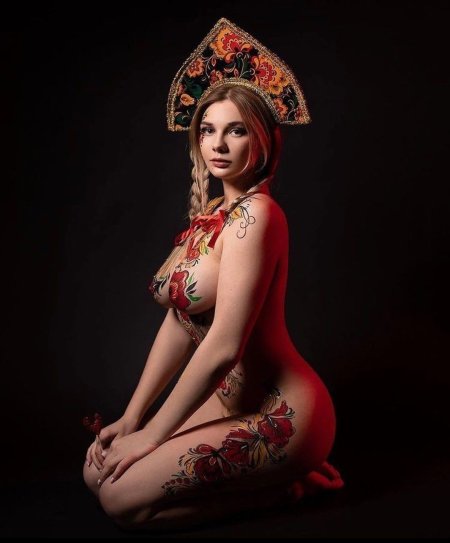 Эротическая фотосессия в кокошнике