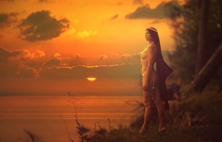 Ню на фоне заката