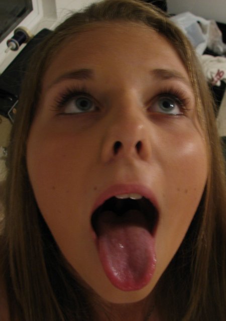 Девушки с широко открытым ртом