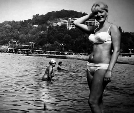Светлана Немоляева в молодости в купальнике