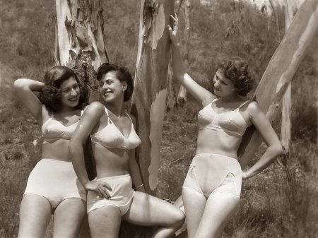 Советские женщины в трусах