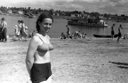 Советские женщины в купальниках