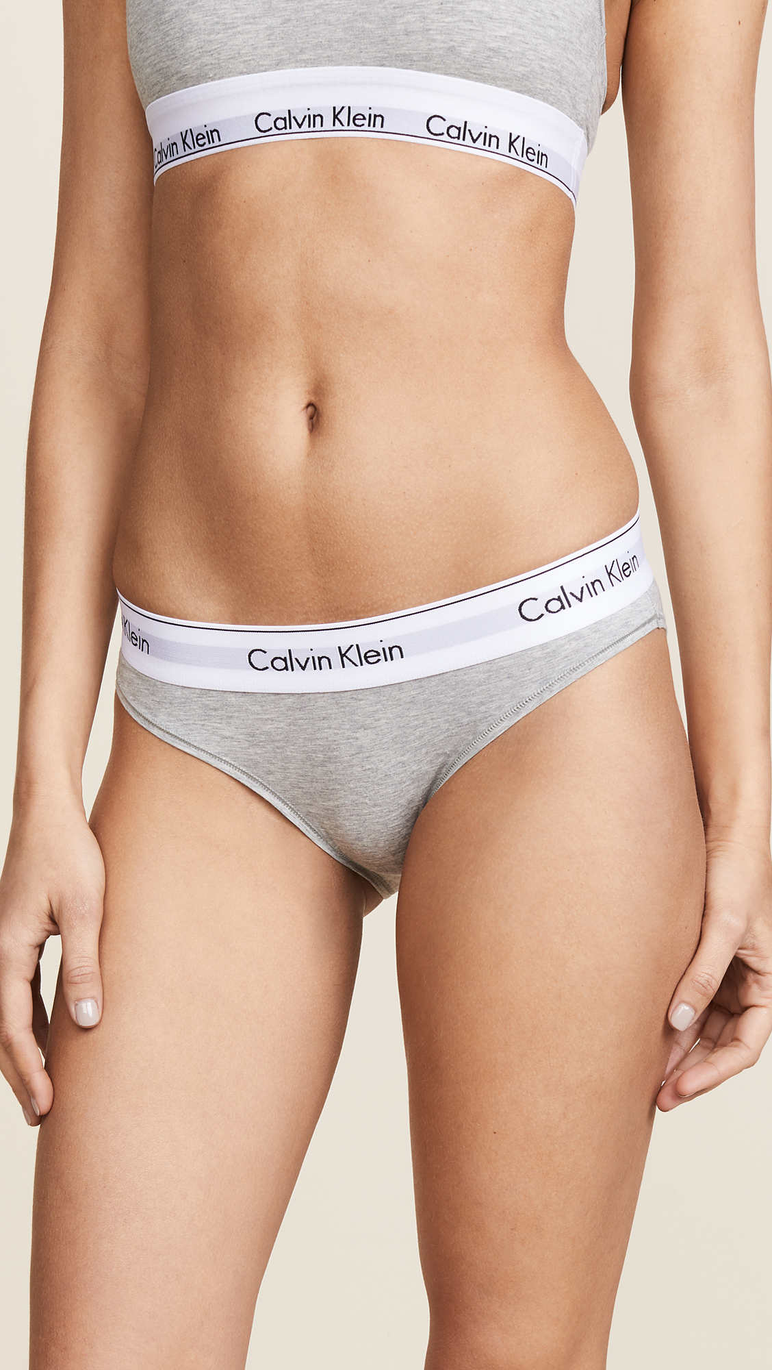 Шикарные девушки в трусиках Calvin Klein