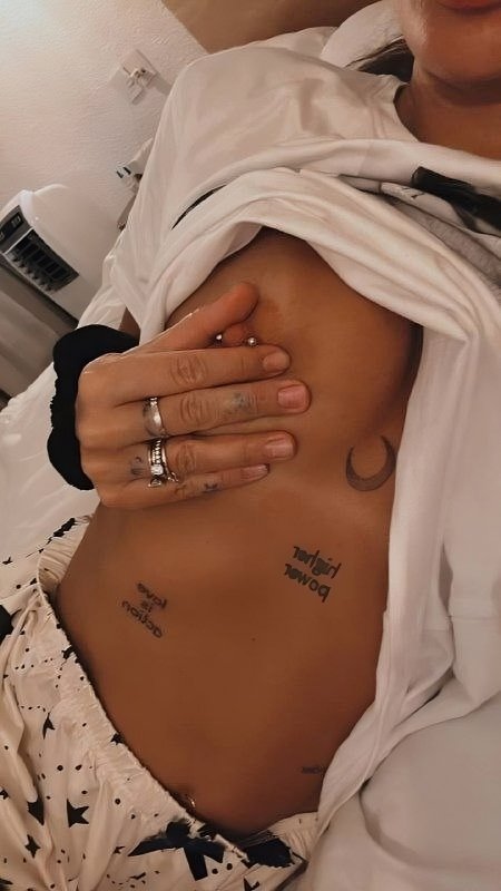 Айза Долматова голая грудь