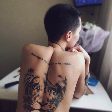 Неймар тату на спине
