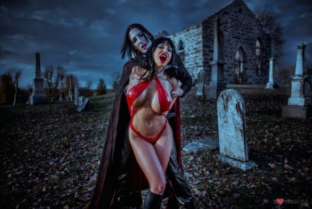 Прекрасные голые вампирши