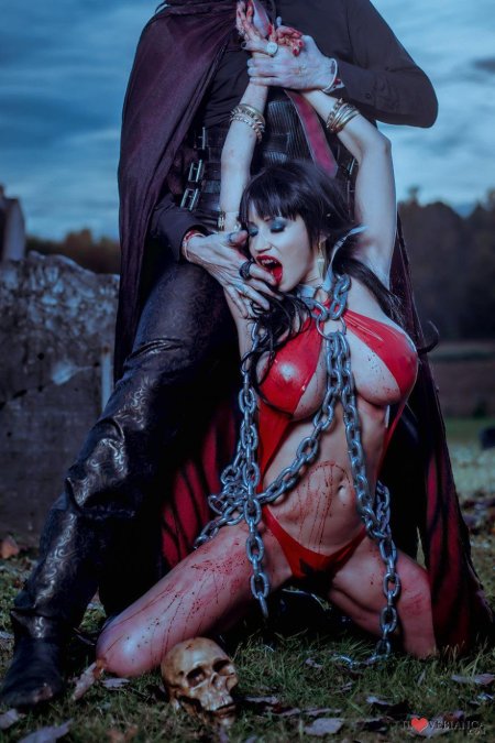 Эротический косплей вампирш