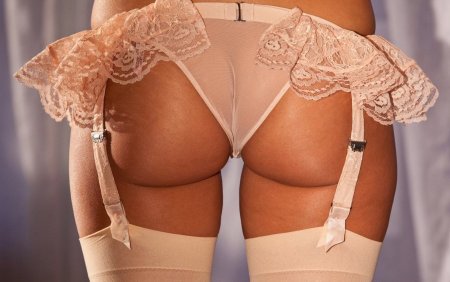 Красивые попки в прозрачных трусах