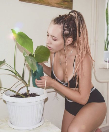 Голая с афрокосичками частное