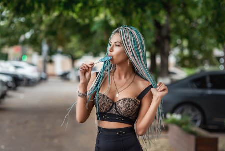 Девушка конфетка