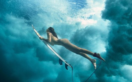 Серфинг девушки голышом